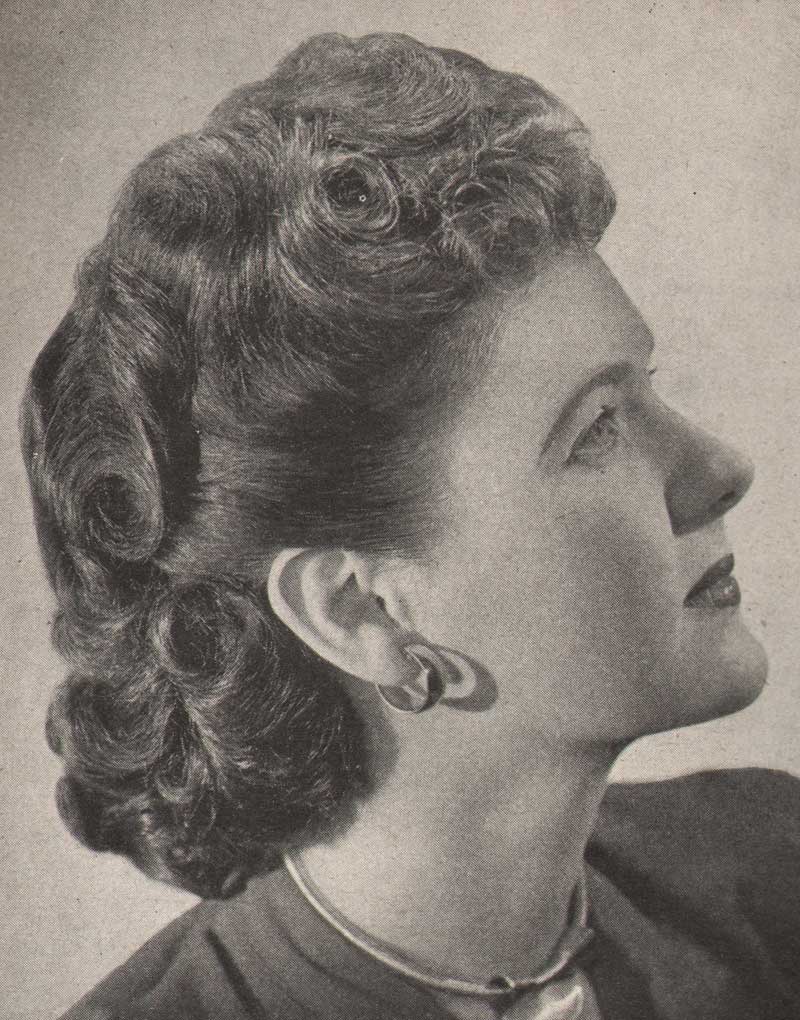 1940's Hairstyles – The Sidesweep Craze – 1945. | Glamourdaze