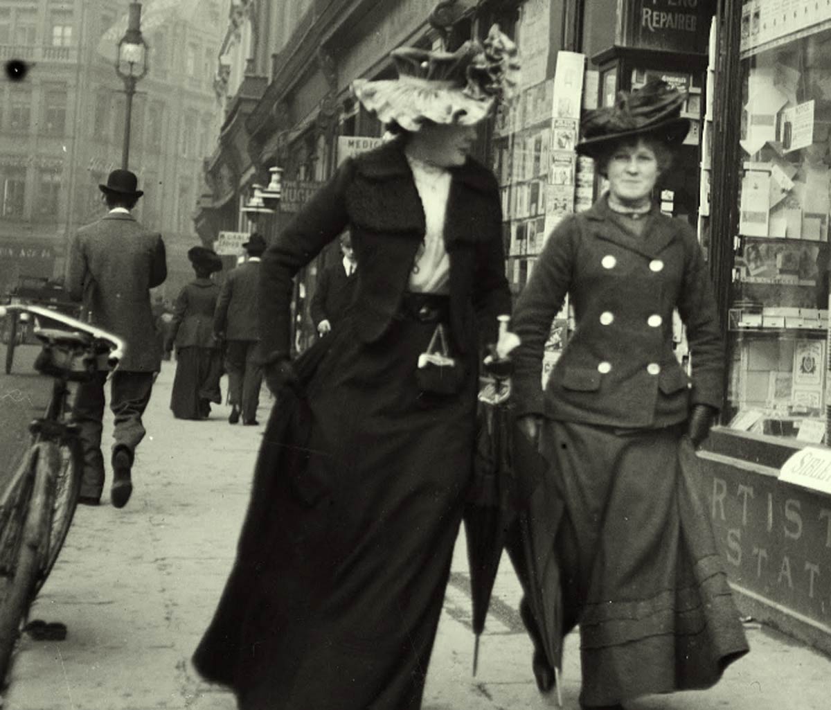 Strolling-on-Grafton-street---Dublin-1904c