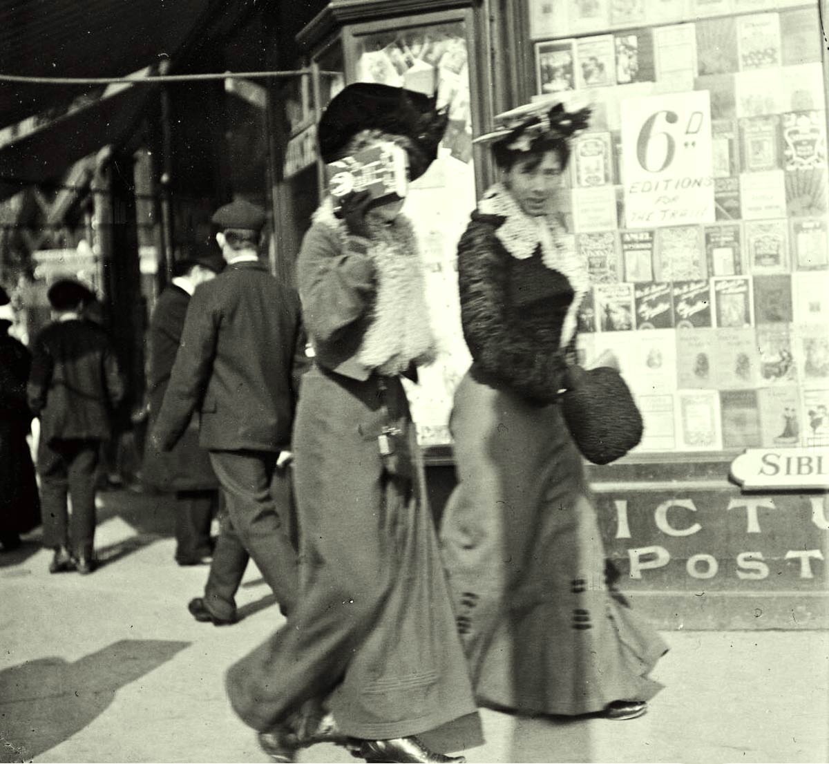 Two-women-leaving-Sibley-&-Co-Bookstore---Grafton-St-Dublin-1900--1904b