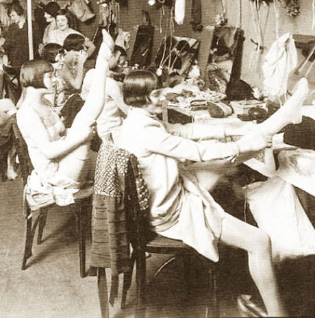 1920s-chorus-girls-dressing-room2