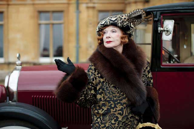 Downton-Abbey-Beauty-Tips---red-lipstick-power
