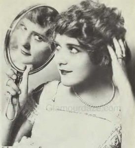 1917 - 1900's makeup - Early Photos of Women Applying Makeup