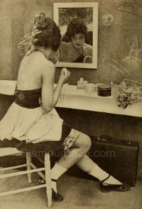 1919 - 1900's makeup - Early Photos of Women Applying Makeup