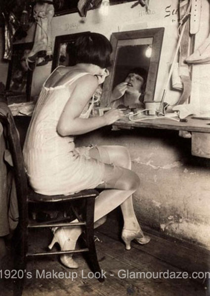 1920s-chorus-girl-applying-her-lipstick