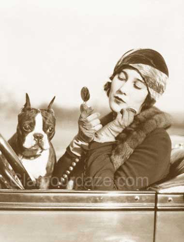 1920s-woman-in-auto-applying-makeup
