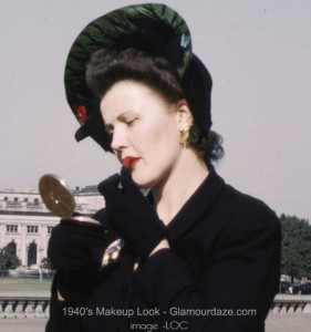 1940s-woman-and-lipstick-makeup--LOC