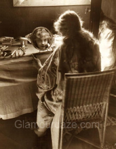 Lillian Gish applying makeup in 1919