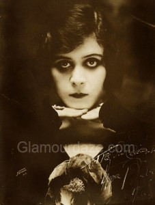 Theda-Bara---1916-eye-makeup-look