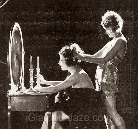 flappers-makeup-at-dressing-table