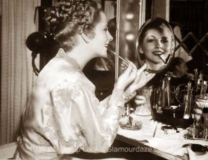 joan-fontaine-primps-herself--1930s-makeup