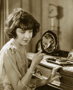 1920s-girl-applys-her-makeup