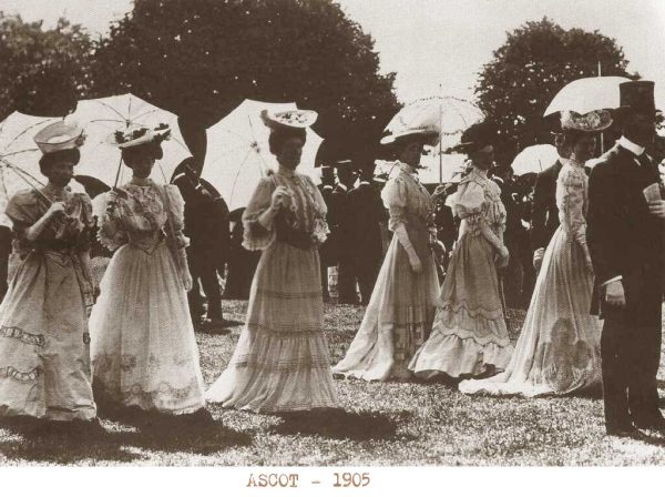 Ascot-1905---Edwardian-ladies-fashion