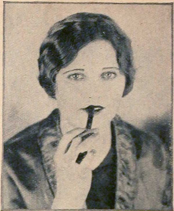How to apply lip rouge in the 1920's