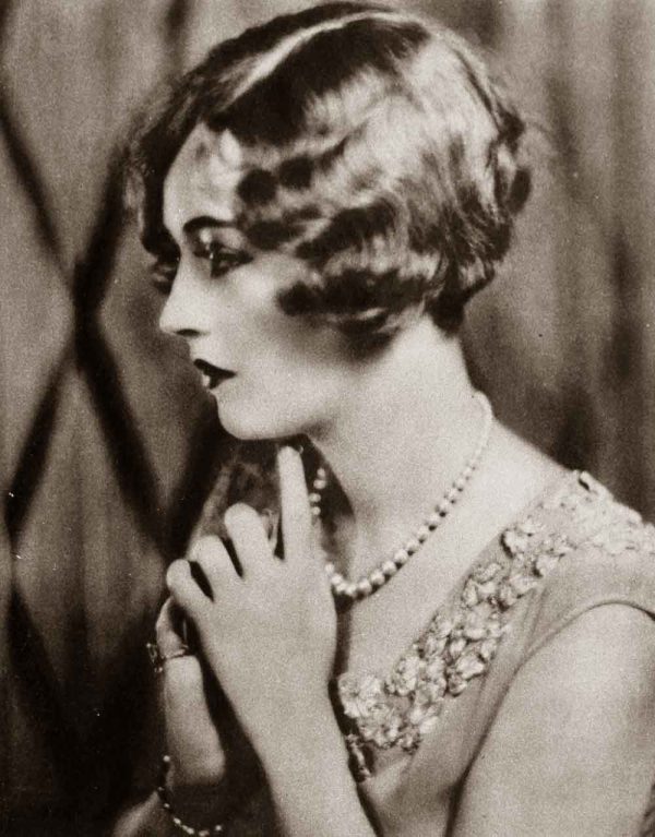 1920s-Hairstyles---New-Bobbed-Cuts-for-1925--Marion-Davies