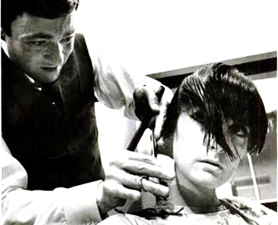 New-York-Model-gets-a-bob-by-Sassoon---1965