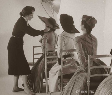 bettina-ballard---Paris-Fashion-week-1951