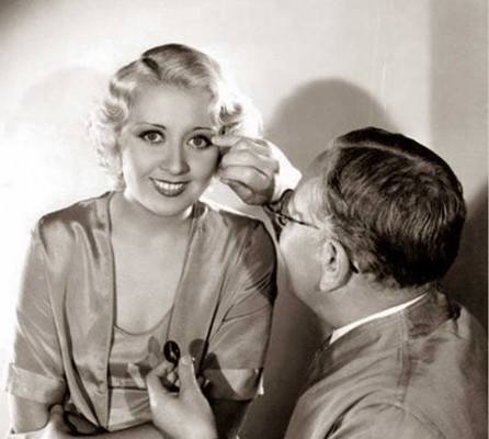 Joan-Blondell-with-Max-Factor-1932