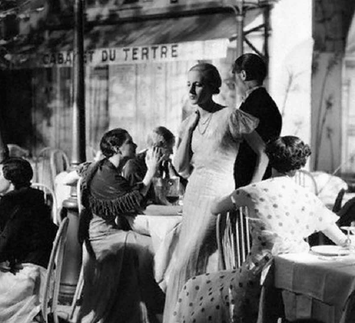 1932---Montmartre-place-du-tertre-Paris
