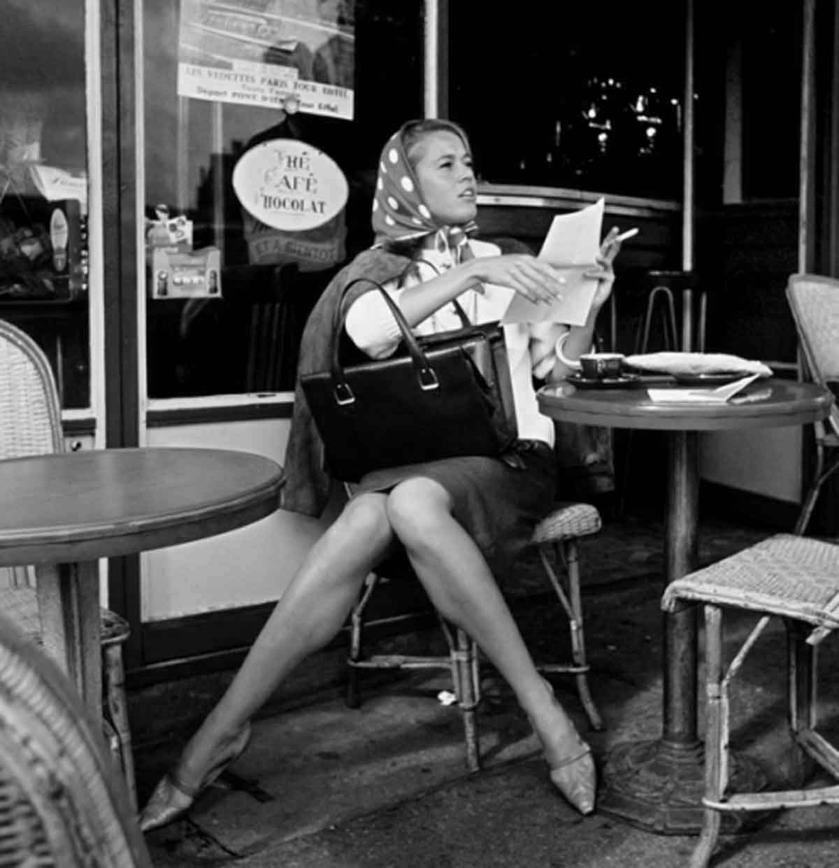 1961-Jane-Fonda-Paris-Café-de-Flore