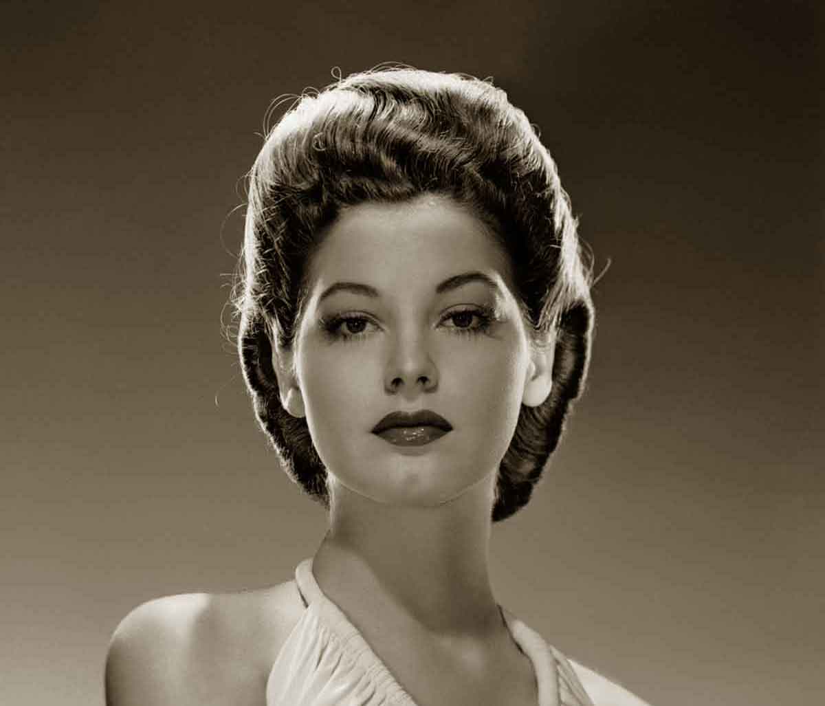 Memorable Pompadour hairstyles of the 1940's---Ava-Gardner