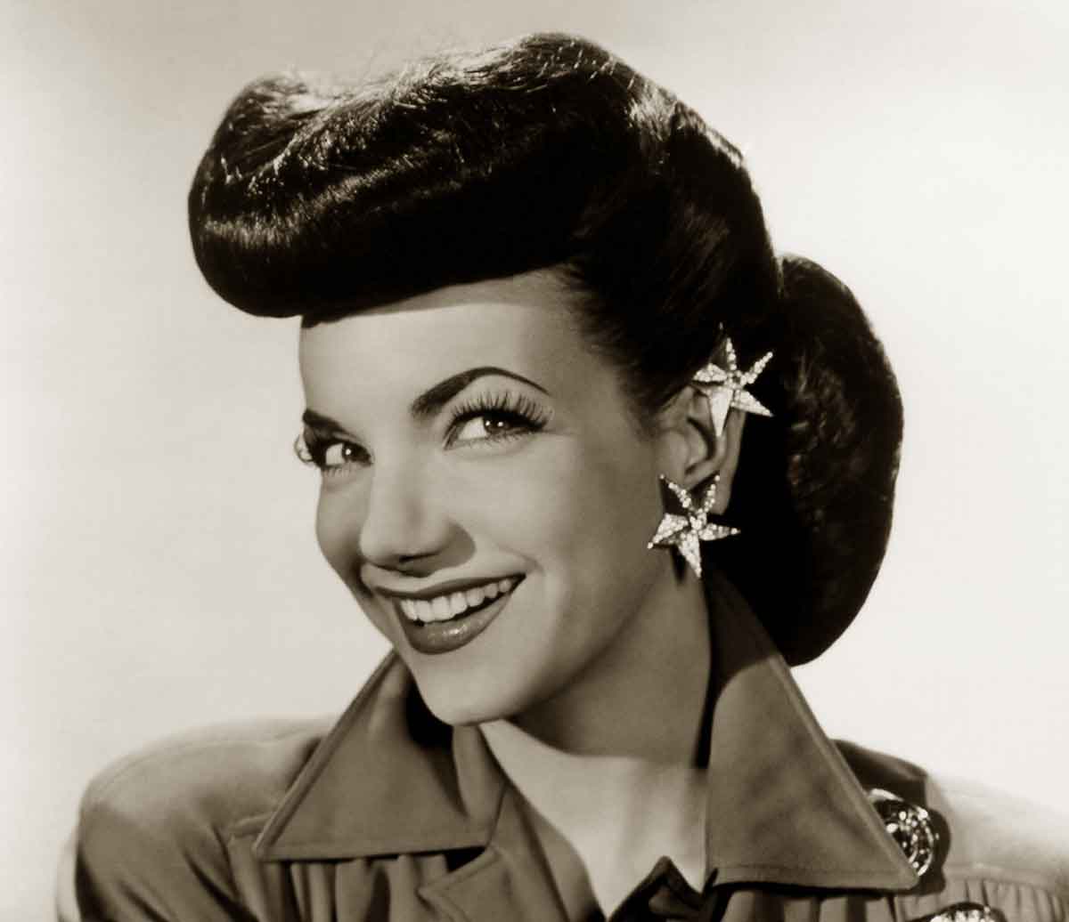 1940s Hairstyles Memorable Pompadours Glamour Daze