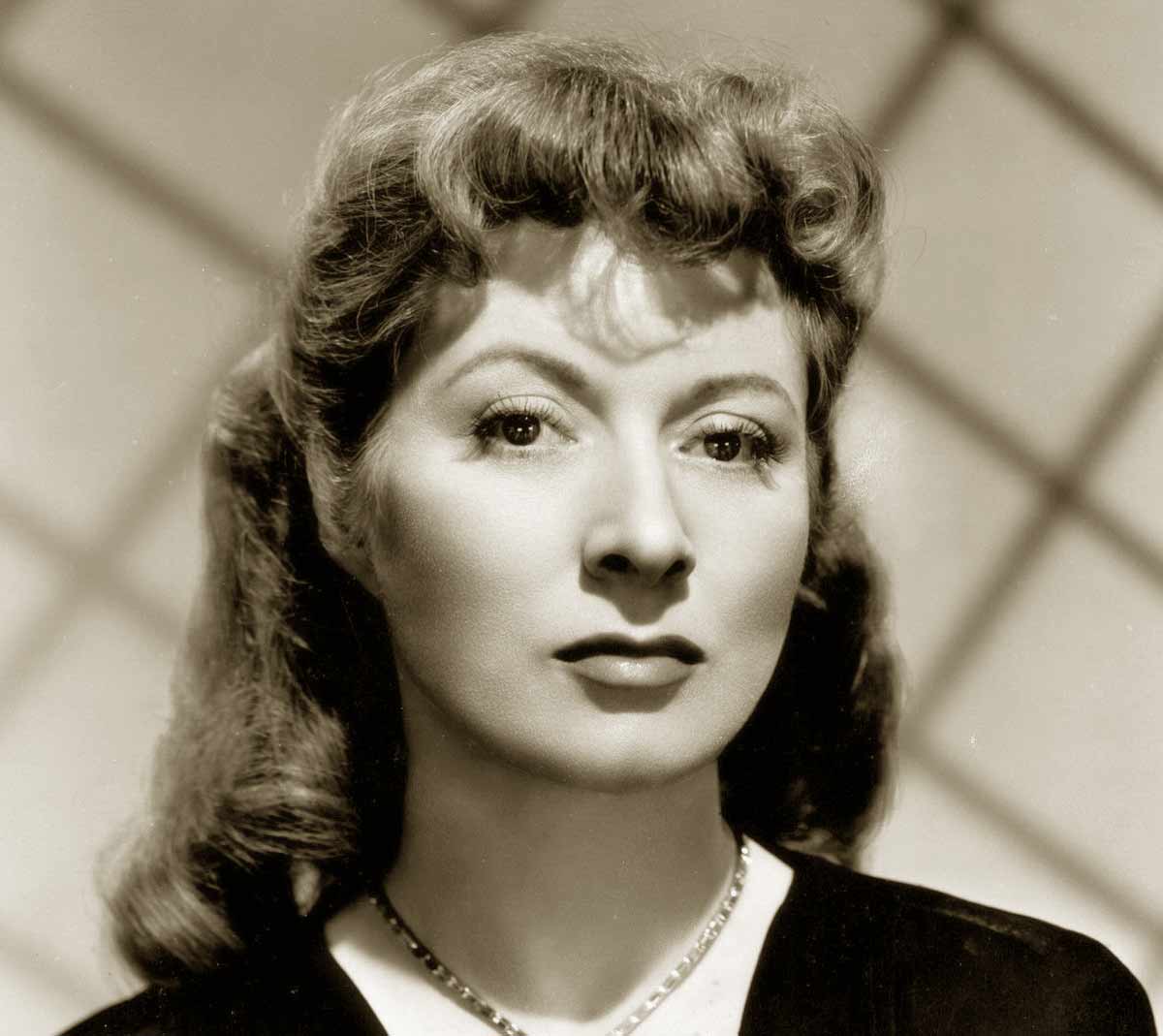 Top-Hollywood-Hairstyle-Looks-for-1941---Greer-Garson