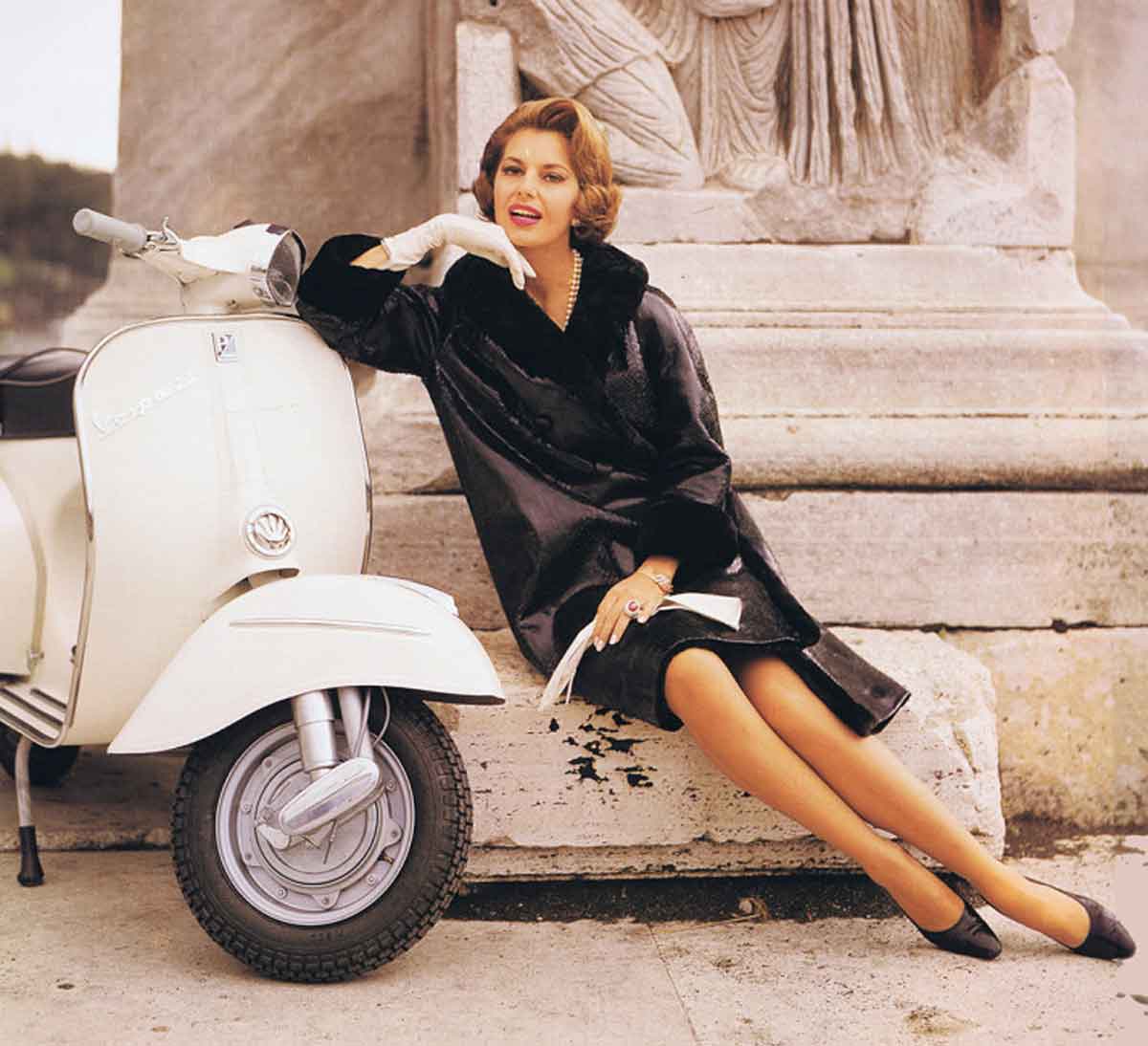 Vespa Chic - How the world was seduced by a scooter - Glamour Daze