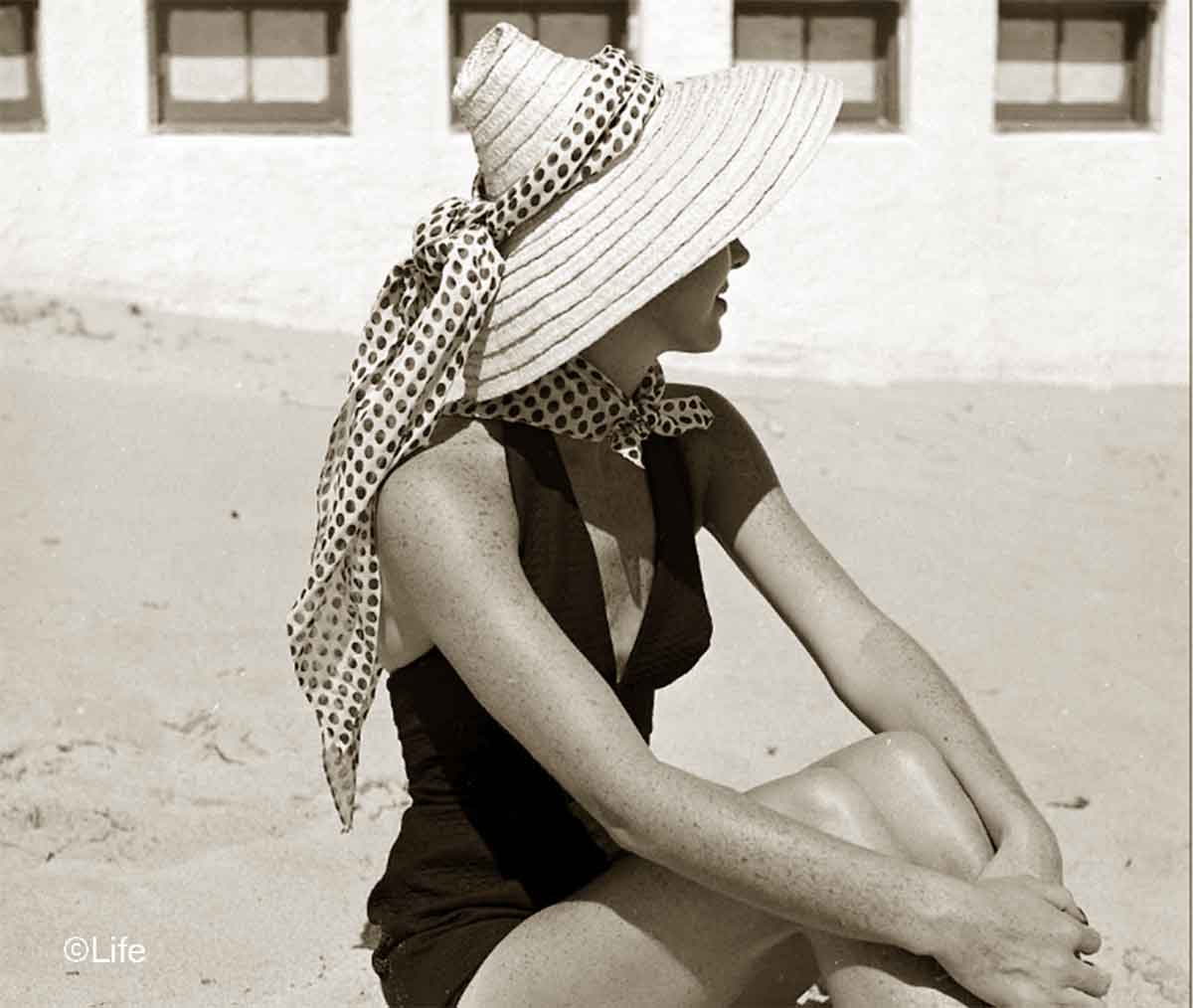 Summer Beach Fashions in 1950 Glamour Daze