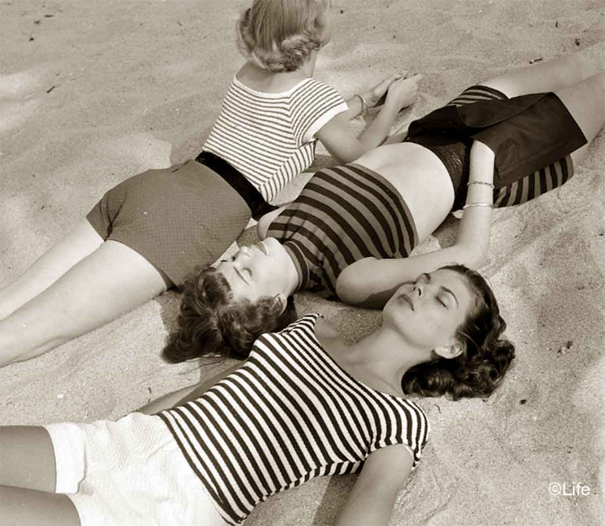 Summer-Beach-Fashions-in-1950