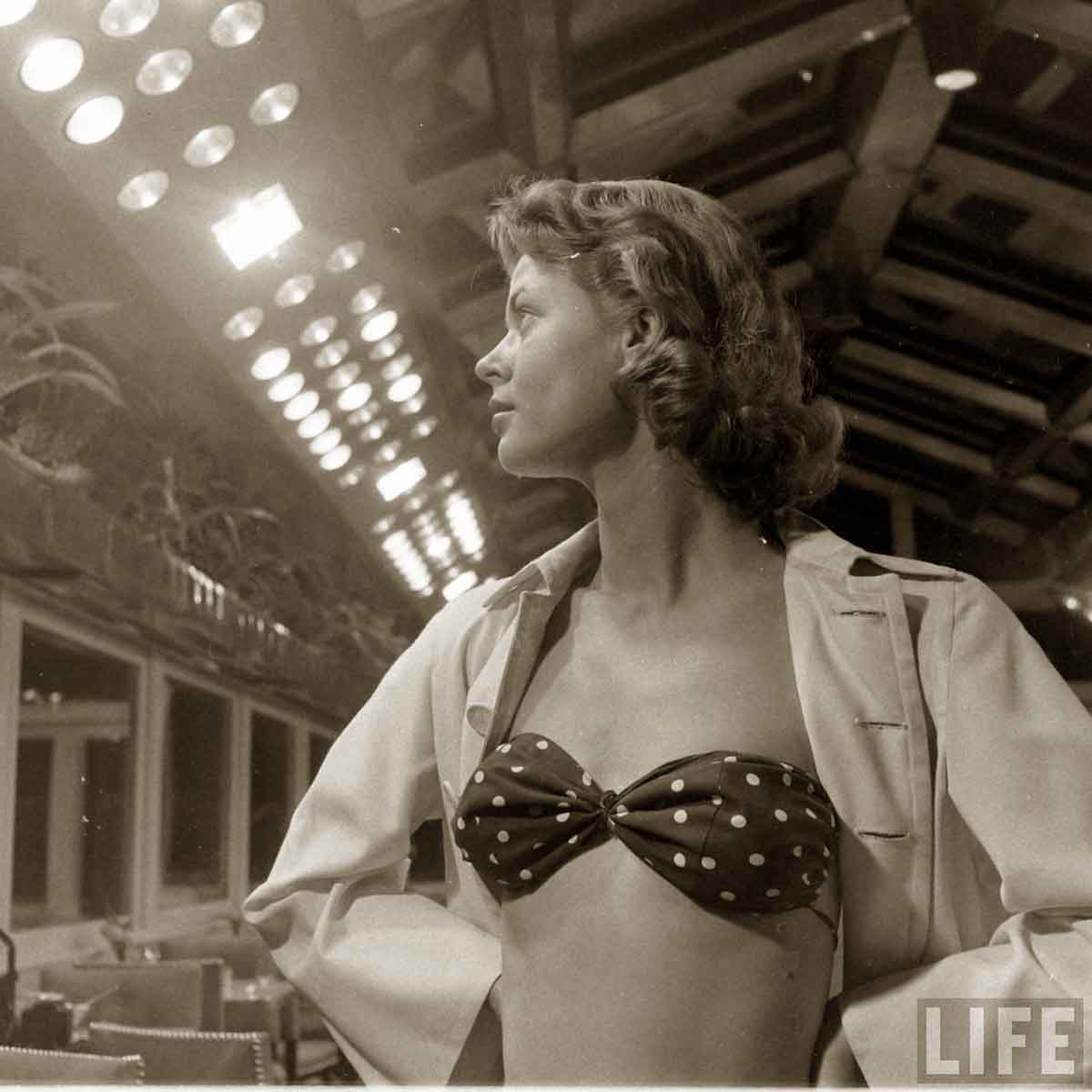 Woman-in--French-Bikini---Atlantic-City-1948