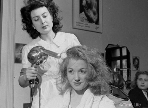 Hair Salon Barbara Laage. Photo by Nina Leen. ©Time Life