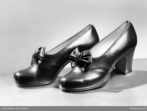 A pair of walking shoes with bow 1940