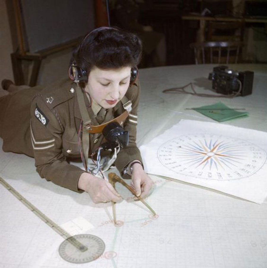 women on the home front 1940s - Member of the Auxiliary Territorial Service at work