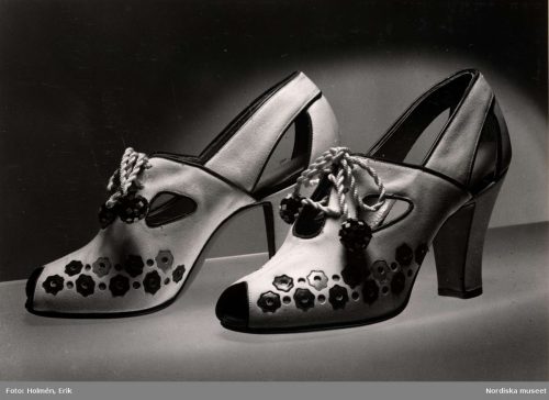 high heel pumps from 1940