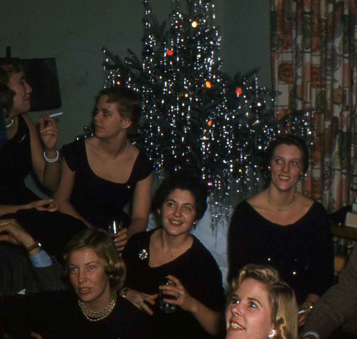 Straight-out-of-the-50s-Photos of 20th Century Women at Christmas