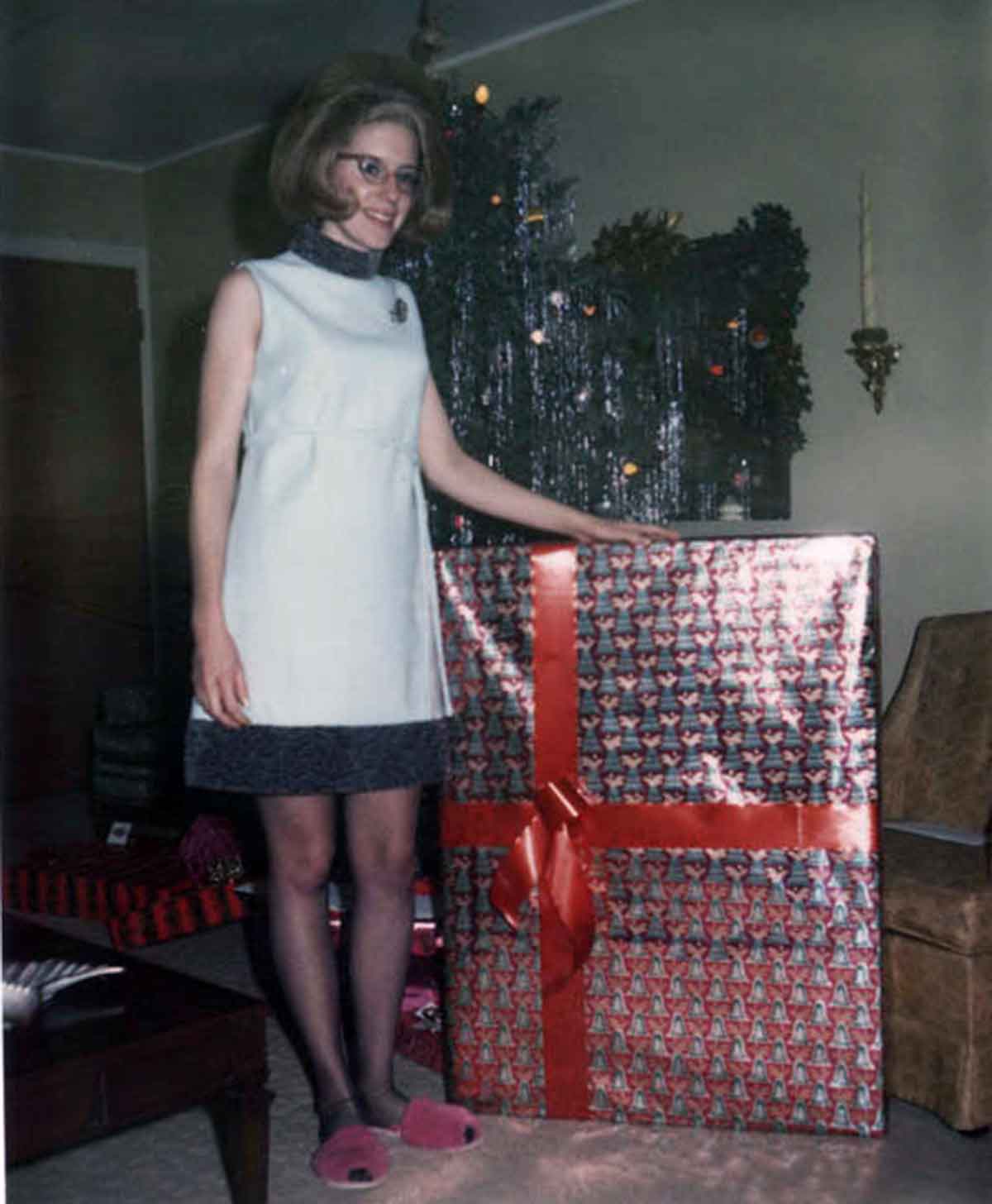 straight from the 60s - Photos of 20th Century Women at Christmas