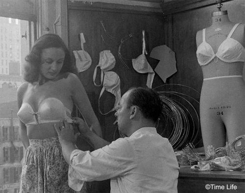 1940s-Fashion---The-Wired-strapless-bra