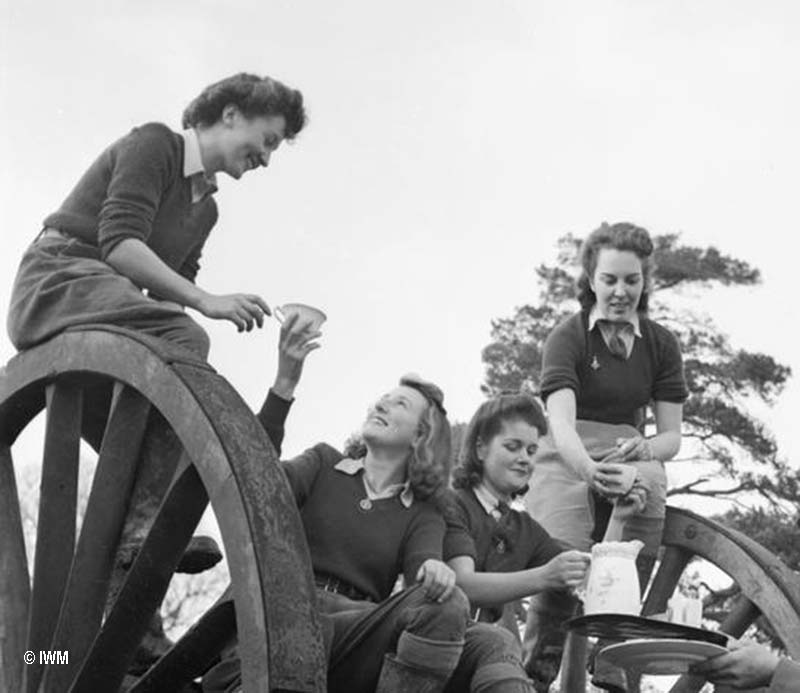 women on the home front 1940s - Land-Girls-Eileen-Barry,-Audrey-Willis,-Betty-Long-and-Audrey-Prickett