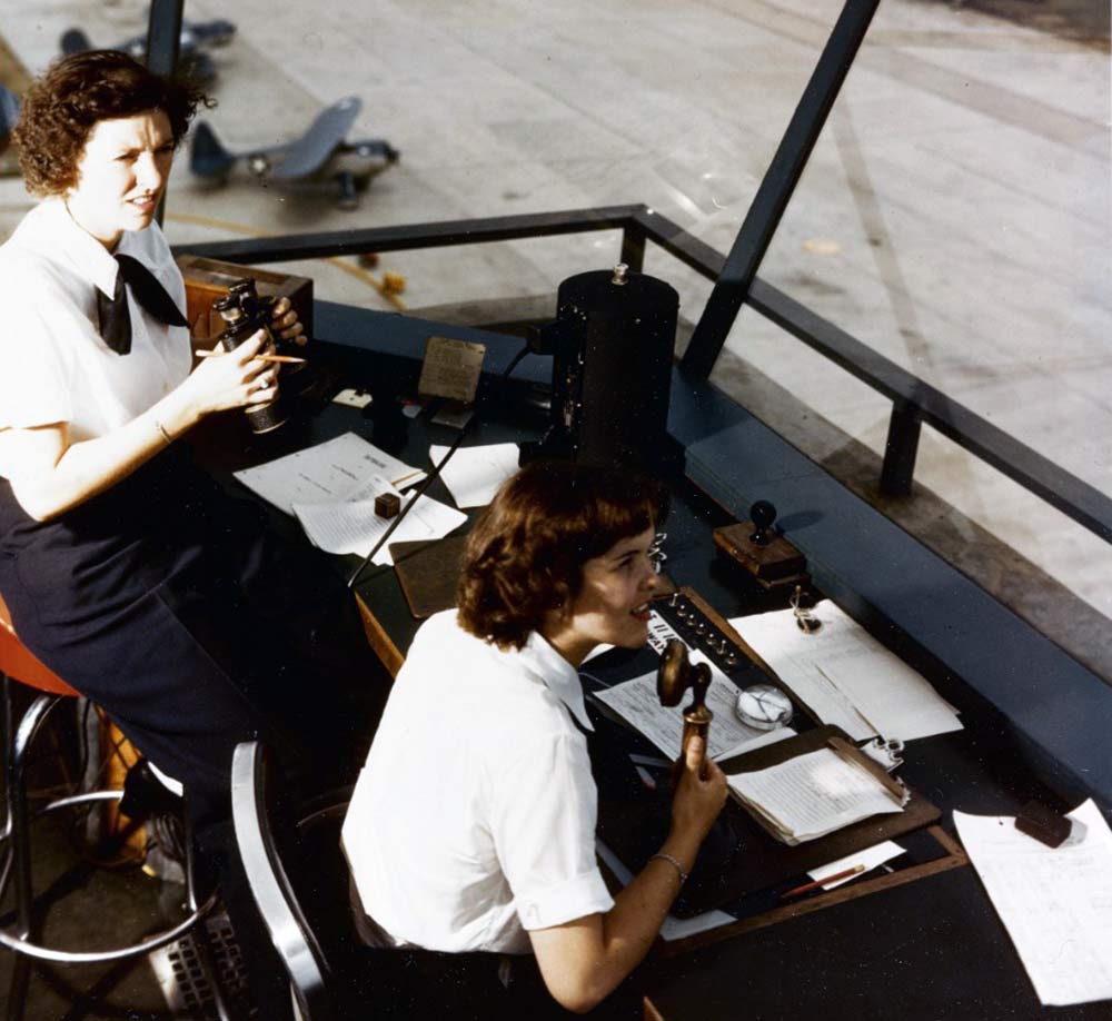 WAVES--Dorothy-Knee-and-Genevieve-Close--air-traffic-controllers