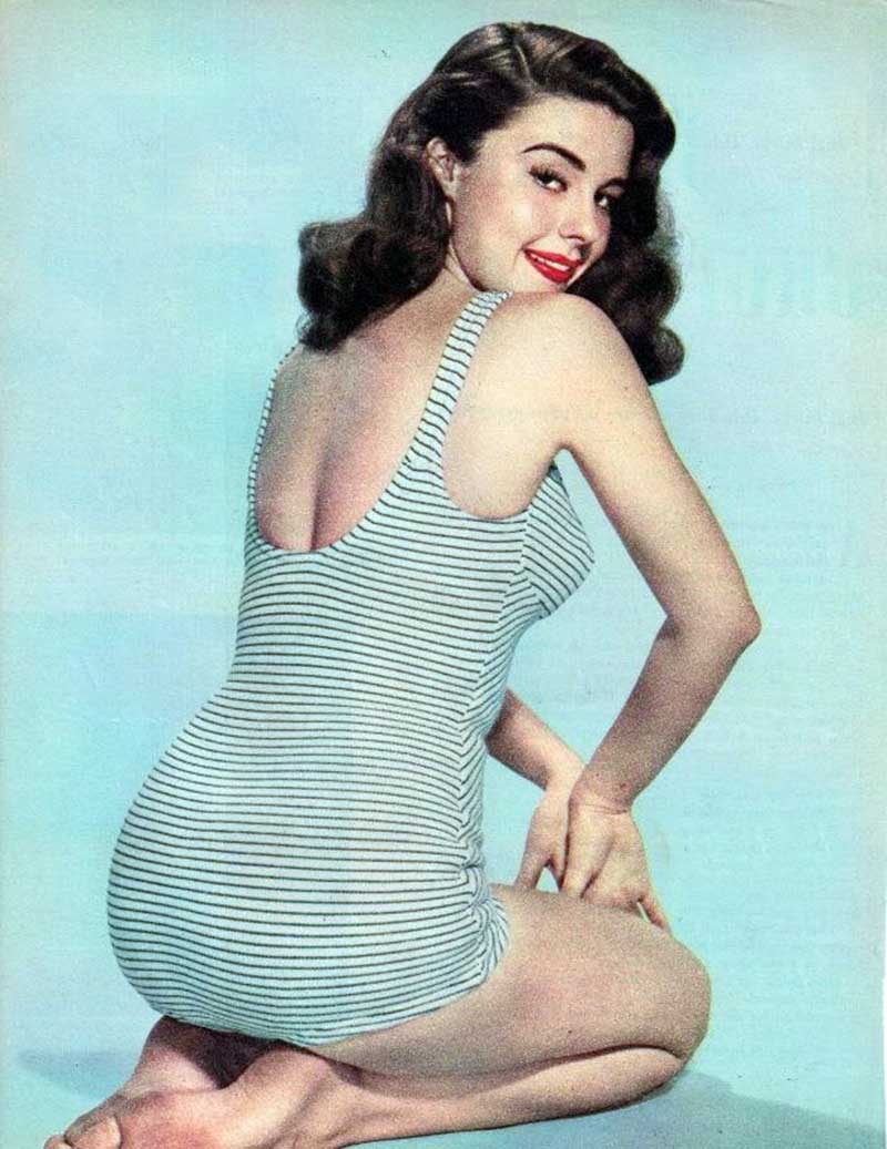 How to Look Like a 1950s Pinup Girl - Glamour Daze