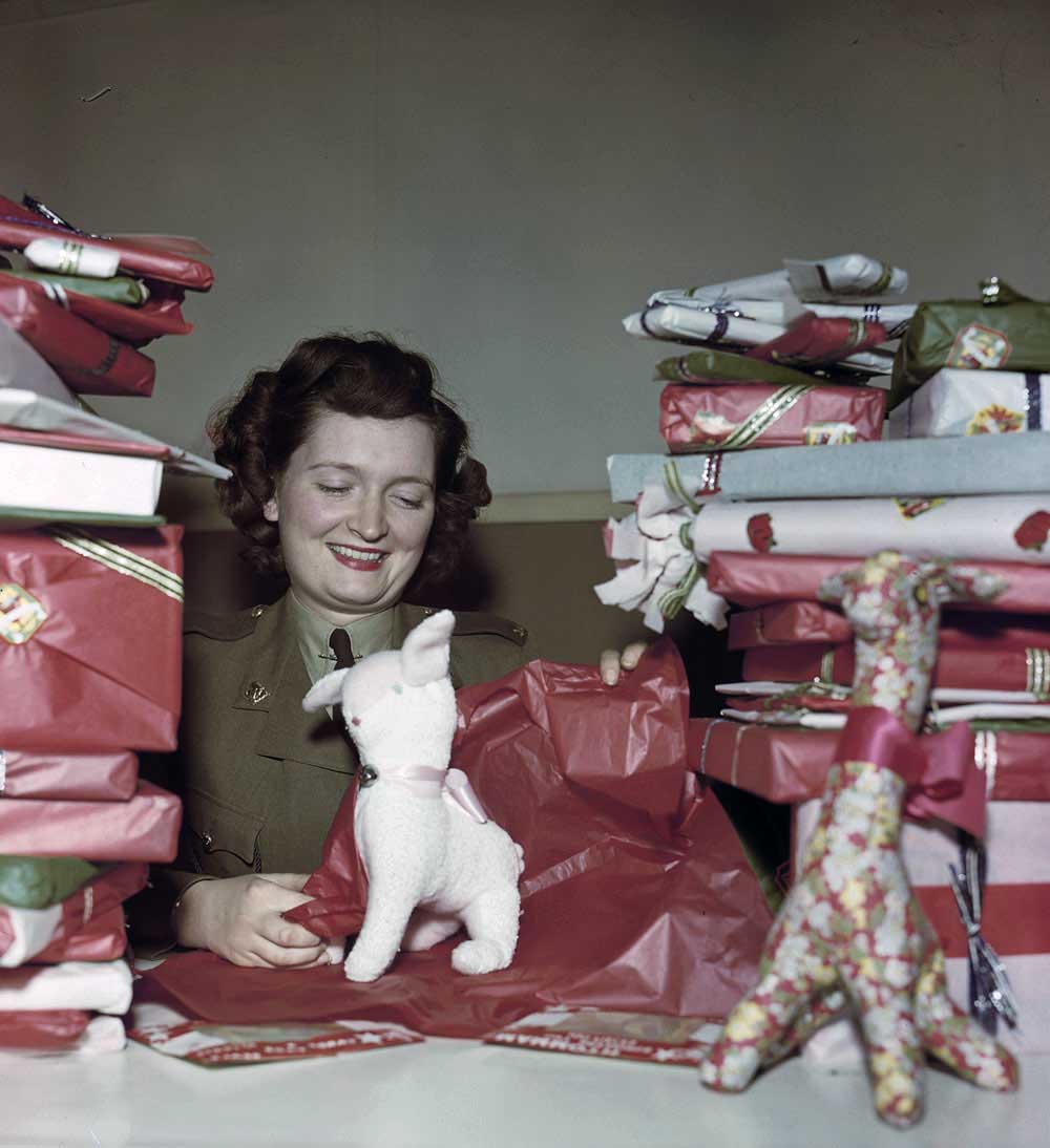 Photos of 20th Century Women at Christmas -1940s