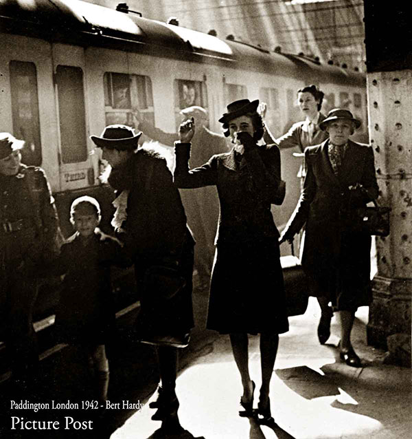 1940s fashion---Paddington-Station-in-1942