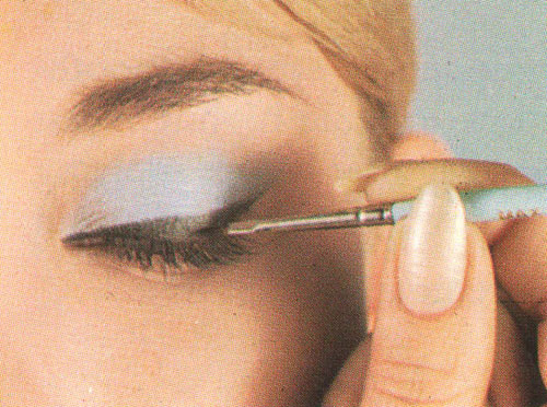 How to do eyeliner - upper lids