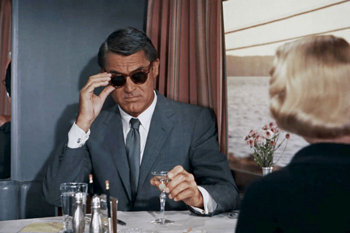 Cary Grant dons his tortoiseshell sunglasses North by North West2