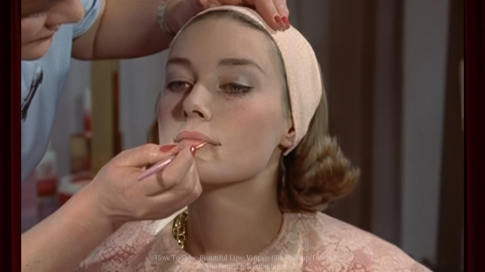 how to apply lipstick using a brush or wand in 1960