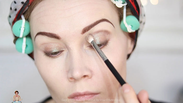 Shimmer eyeshadow - 1920s makeup