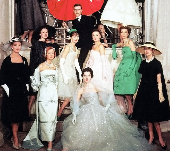 Yves-Saint-Laurent-und-die-Dior-Hausmodelle-Frühling-1958-Couture---Sabine-Weiss
